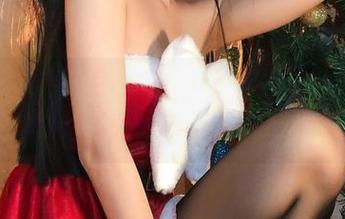 谁说职业装不能性感？果咩酱w的写真原图挑战你的小心脏！