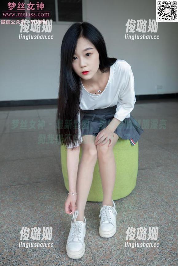 梦丝女神 - 最新套图，魏婷婷的制服漂亮到我都不知道该说什么了！