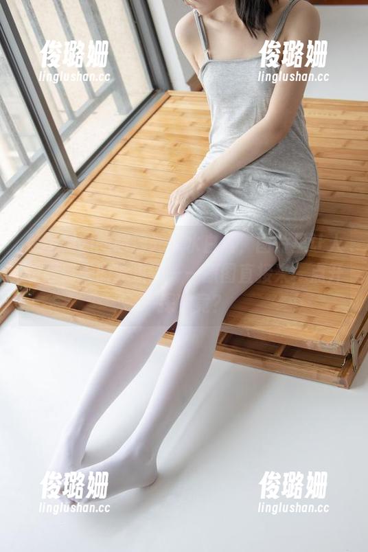 森萝财团的超薄死库水白丝，图片里让人想起夏天的冰淇淋——原图直接来，点开一探究竟？