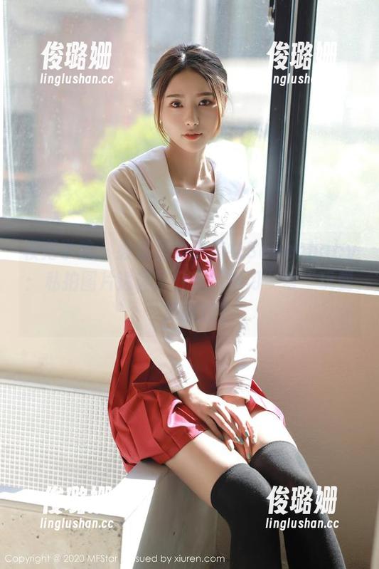 模范学院 - 教室里的柳侑绮Sevenbaby：私拍图片透露了几分“学习”与“玩耍”的猫腻？