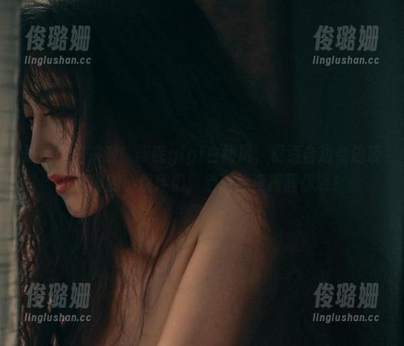 樱晚gigi 最新作品来啦!樱晚gigi白裙风,很适合边看边咬下嘴唇的小伙伴们,别说我没提醒你哦!