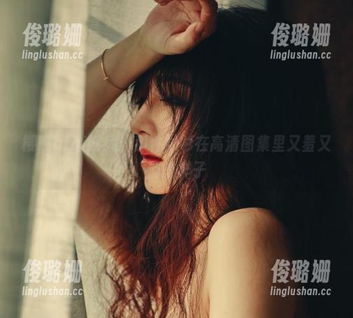 樱晚gigi 樱晚gigi系列:那件衬衫在高清图集里又羞又俏的样子
