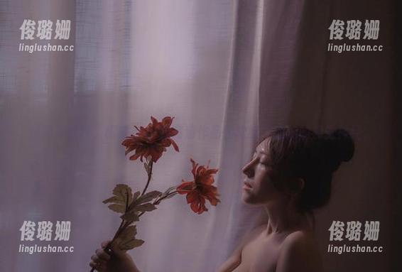 窗前不是梦，樱晚gigi的高清作品轻松撩拨我们的视觉神经。