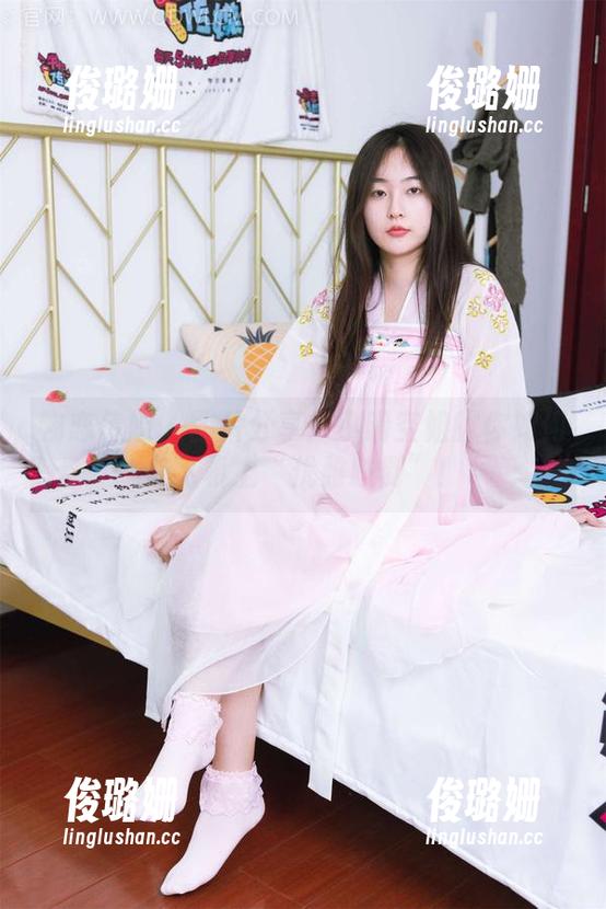 物恋传媒-小晴 物恋传媒 - 图片分享:小晴空姐教你如何在飞机上“优雅跌倒”!