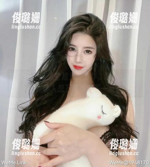 猪小七 微密圈 - 曾想空姐只是工作,猪小七的美图竟让人想下载再购买一票!
