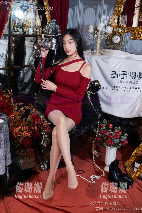 甜予摄影 - 璇璇的游泳池挑战：图片里的福利比水还滑溜！