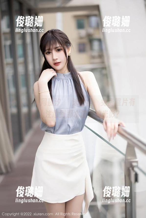 秀人网 - 周慕汐في泳池里，免费照片有没有人注意到那水波里的光影？