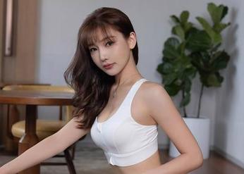 秀人网 - 圆圆酱的图集大揭晓：姐姐的姿态，她能做到的你做不到！
