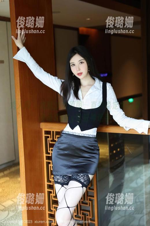 秀人网 - 炫酷少女原图，直接锁定你的夏诗诗Sally壁纸神选手