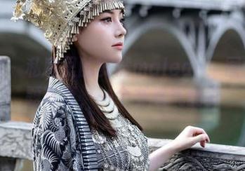 秀人网 - 私房里的安然maleah：图书馆主题写真，一个书卷气的梦