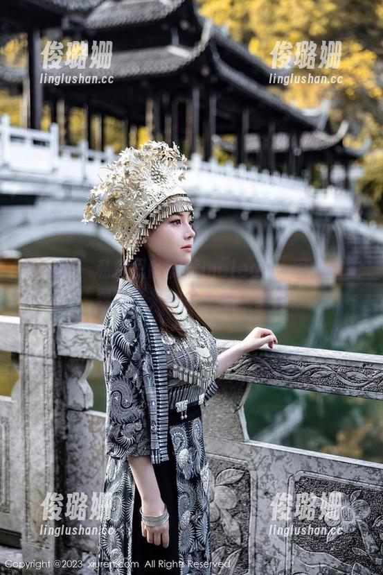 秀人网 - 私房里的安然maleah：图书馆主题写真，一个书卷气的梦