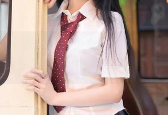 秀人网 - 照片里的少女心雪雪，制服该有的样子–高清前景，细节满分