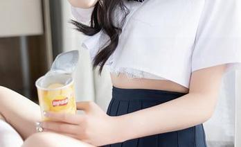 秀人网 - 杜viki与女仆：这盛世美颜可不会被任何滤镜掩盖，原图的味道最真实。