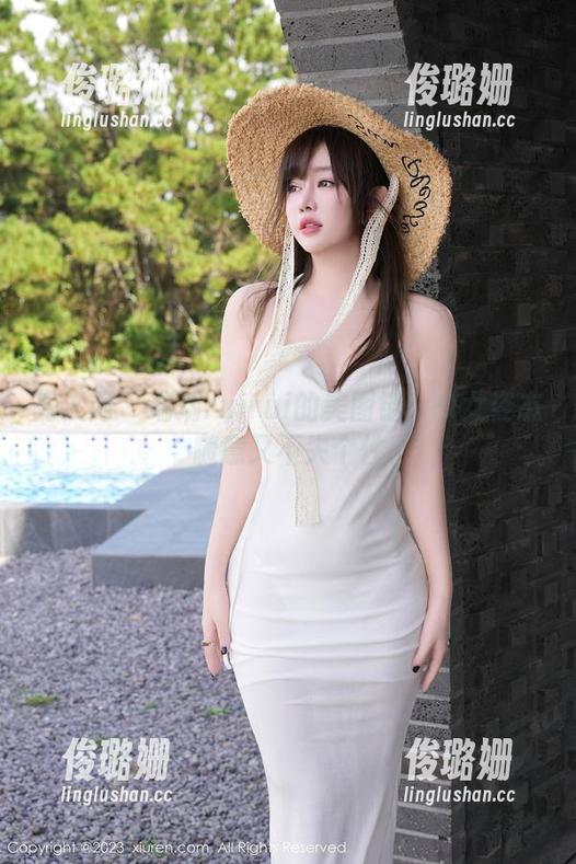 秀人网 - 瑞瑞ruirui的美图链：少女姿态随意又不失个性