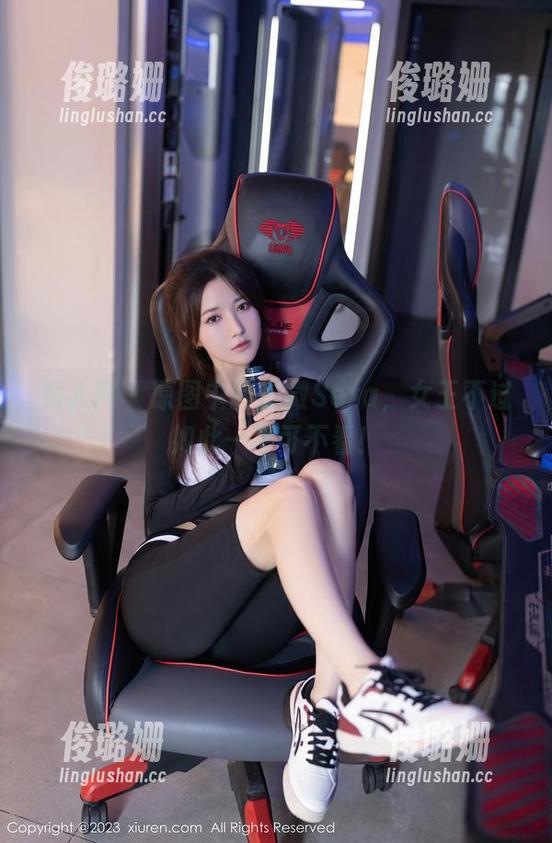 秀人网 - 原图中的白微Sera，女王不过如此—不可不看！