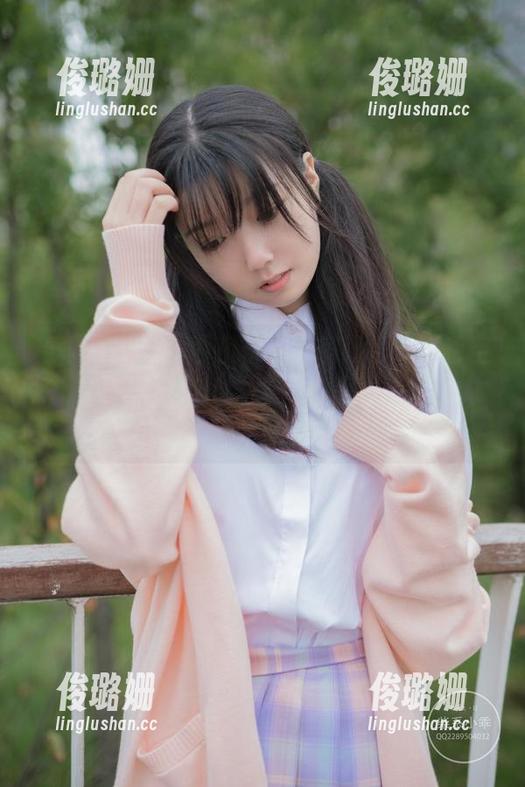 稚乖画册-赤西夜夜 稚乖画册 - 赤西夜夜的私房图包:在晴空中随风舞动的白丝双马尾,哇,这画面太有趣了吧