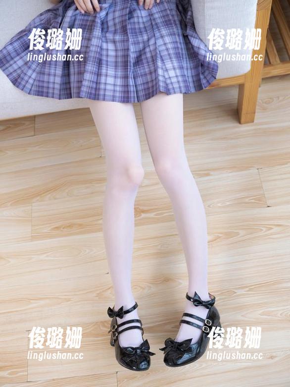 紧急企划 - 看！图库精选就是龙崎聆音的白衬衫，咋就这么让人驻足呢？