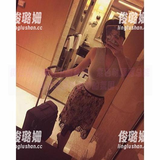 微密圈 - 图片中的妹妹，紫色哒豚豚总能捕捉到那种微妙的氛围。