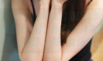 美媛馆 - Barbie可儿的海边图集：有没有人跟我想的一样？格子衬衫+牛仔裤=绝配，对吧？下载地址快来！