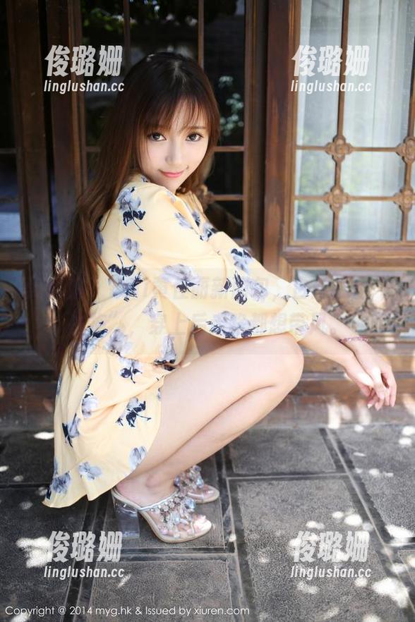 美媛馆 - Yuli黄佳丽新图包，白丝也是“白拖”，穿上后走路都想带风。