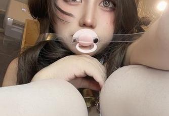 芊川一笑MNK美足合集，莫名其妙就心动了。