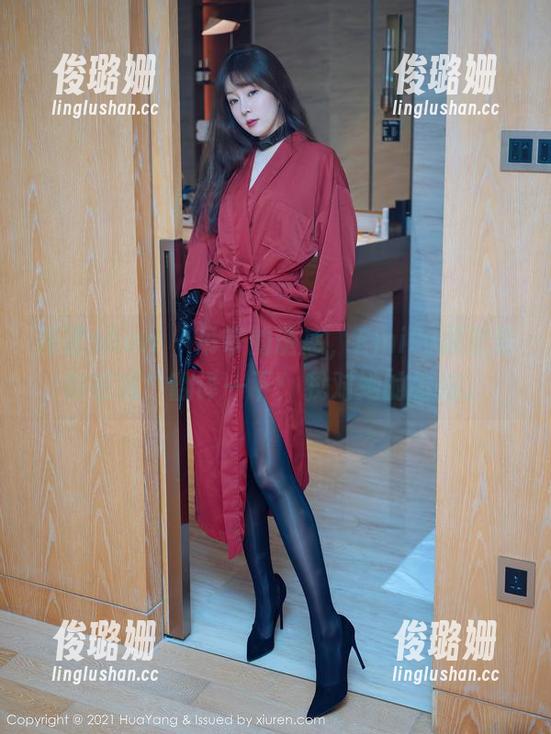 花漾show - 吊带的诱惑，Emily顾奈奈酱在线！翻译一下：我对她的看法。