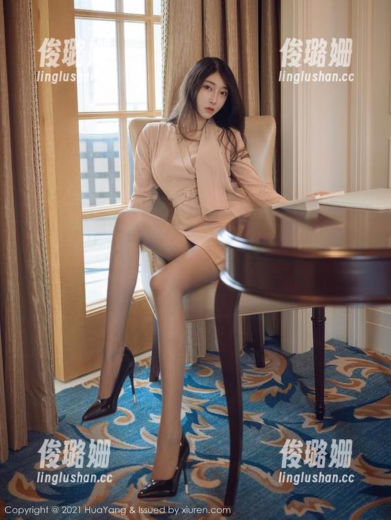 花漾show - 心妍小公主这组和服照原图资源，一边欣赏我一边咕哝‘为什么同样的衣服我穿就像水塘鬼’