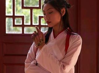 蜜桃社 - 在线体验小魔女lily的泳装带来的图片混乱