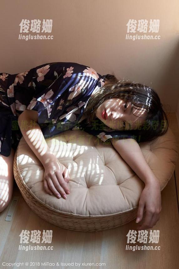 蜜桃社-杏子 蜜桃社 - 有杏子在,无圣光也能光彩夺目,眼镜图包看了不想停下来!