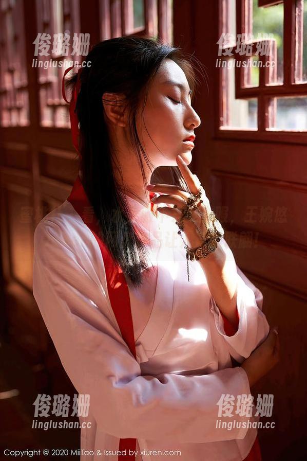 蜜桃社 - 看，水手服不只是衣服，王婉悠Queen的网盘作品让人浮想联翩！
