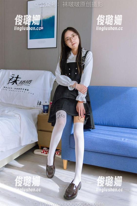 袜啵啵-小甜豆 袜啵啵 - 小甜豆的制服写真集,下载时小心把你自己给‘消灭’了!
