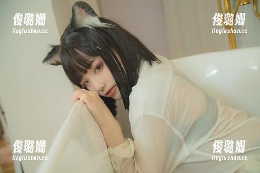 起起子vvvv的白色套图，随性而又恰到好处，这到底是怎样的魔法？
