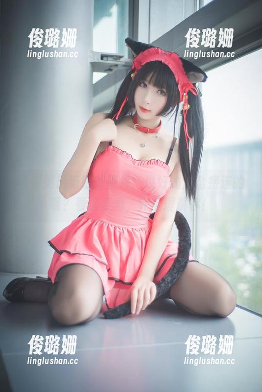 雯粥粥最新厨娘图片，说好的油盐接连的呢？看这姿势，完全理解你！