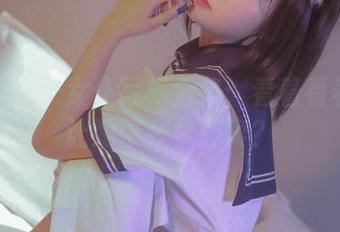 青水百合子女仆写真全集：看着看着就想让她帮我拿外卖？