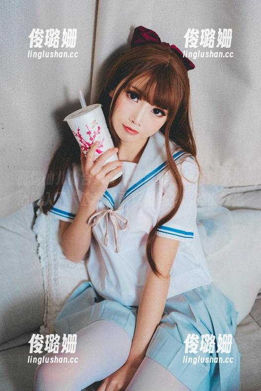面饼仙儿的合集：花嫁蕾姆，翻看时不小心陷入了“这真的可以婚吗？”的小疑虑。