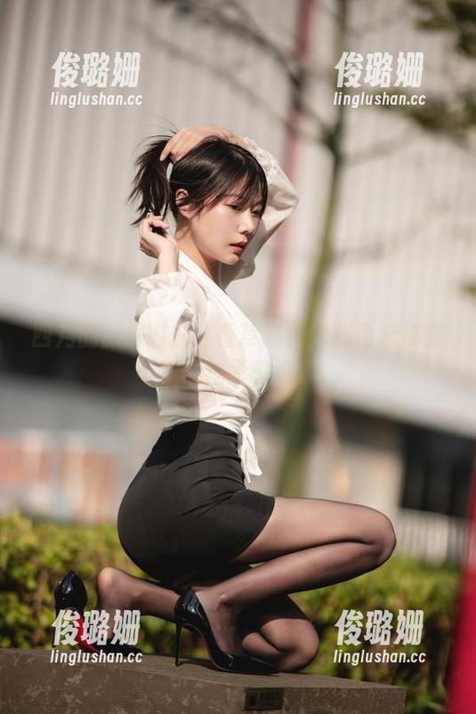 四月的舔屏时刻：香草喵露露蓝色泳装套图福彩快递