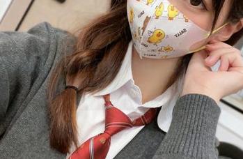 高清资源呈现魔物喵nigisa泳装，这衣服的布料是围起来的吧？