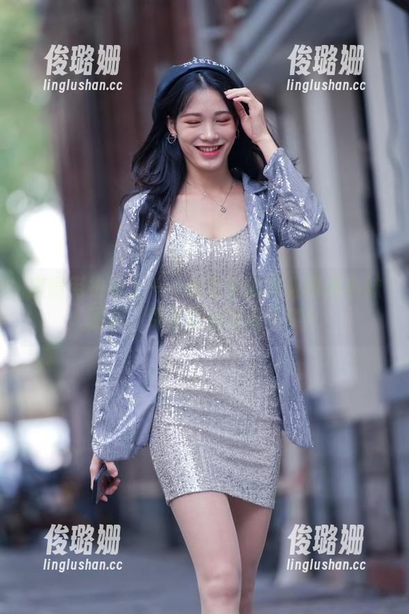 魔镜街拍 魔镜街拍奉上——无圣光的滑板热裤小妹图集,保证让你忍俊不禁!