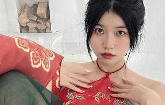 微密圈 - 图集分享：鱼神鱼在黑色泳装里游泳，喂，看这身材，太吓人了！